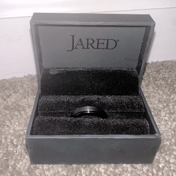 Men’s Wedding Band- Size 12- Jared The Galleria of Jewlery - Picture 1 of 3